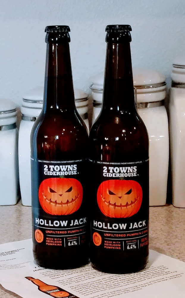 Received: 2 Towns Hollow Jack Pumpkin Cider (2017)